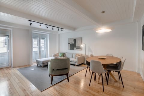 Communal lounge/ TV room, TV and multimedia, Living room, Seating area, Dining area