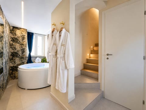 Hot Tub, Bathroom, Spa and wellness centre/facilities