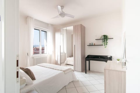 Bed, Photo of the whole room, Seating area, Bedroom, heating, wardrobe