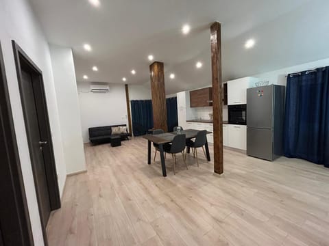 Kitchen or kitchenette, Living room, Seating area, Dining area