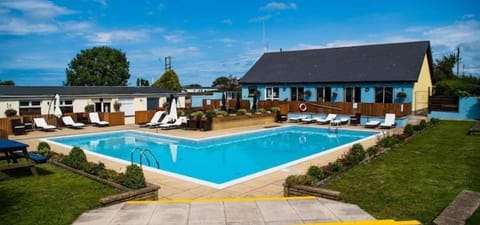Swimming pool, sunbed