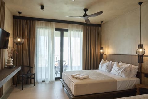 Bed, TV and multimedia, Bedroom