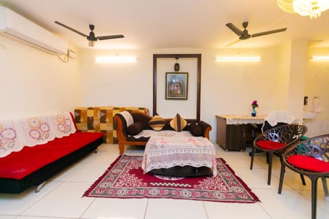 Living room, Seating area, fireplace, air conditioner
