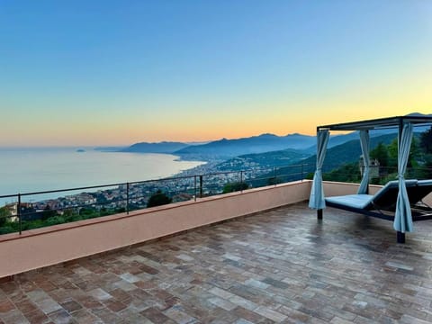 Balcony/Terrace, Internal: Not applicable to any particular room