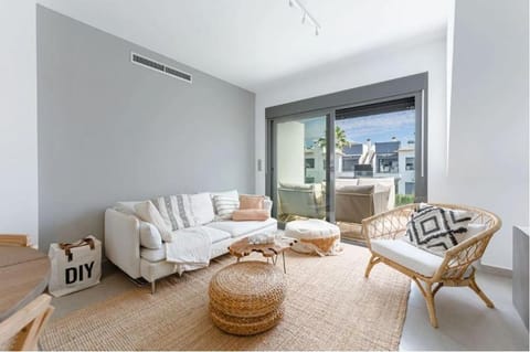 Living room, Photo of the whole room, Seating area