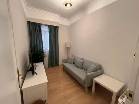 TV and multimedia, Living room, Seating area, hair dresser