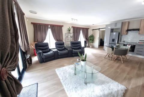 TV and multimedia, Kitchen or kitchenette, Living room, Dining area