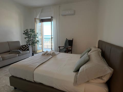 Bedroom, air conditioner