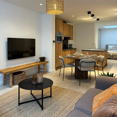 TV and multimedia, Kitchen or kitchenette, Dining area