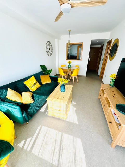 Communal lounge/ TV room, TV and multimedia, Living room, Seating area, fireplace