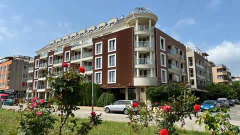 Property building, Neighbourhood, Location