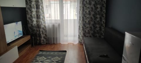 Bed, TV and multimedia, Living room