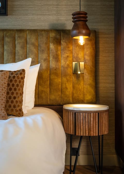 Property building, Bed, Bedroom