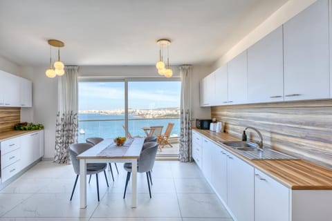 Blu Mar Sea View Apartments Apartment in Saint Paul's Bay