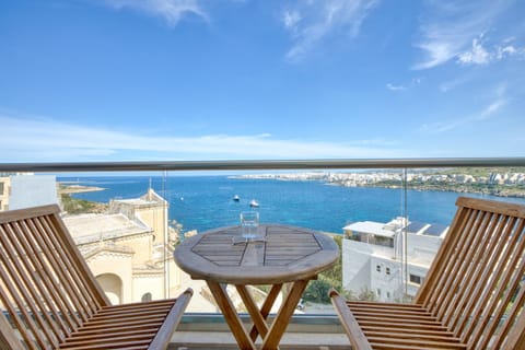 Blu Mar Sea View Apartments Apartment in Saint Paul's Bay
