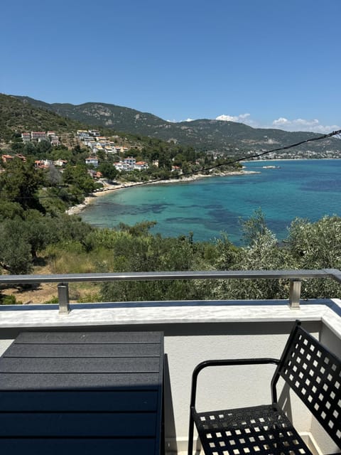 View (from property/room), Balcony/Terrace, City view, Sea view