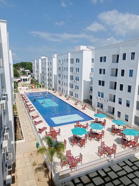 Property building, Day, Pool view, Swimming pool, sunbed