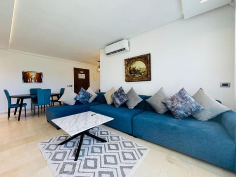 Living room, Seating area, Dining area, internet, air conditioner