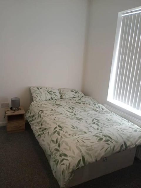 Ensuite Double-bed H3 close to Burnley city centre Bed and Breakfast in Burnley