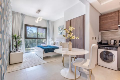 Bed, Photo of the whole room, Seating area, washing machine