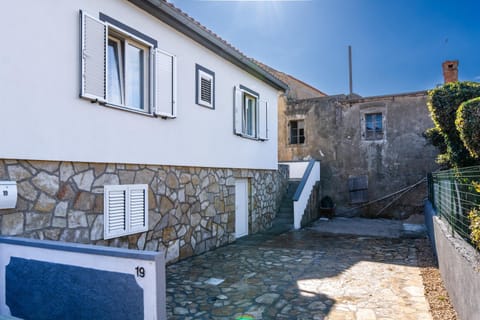 Property building, Day