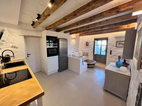 Kitchen or kitchenette, Living room, Seating area