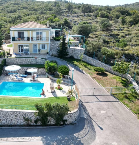 Property building, Natural landscape, Bird's eye view, Balcony/Terrace, Mountain view, Pool view, Swimming pool, sunbed