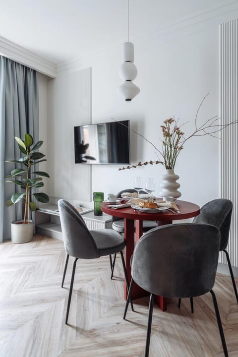 TV and multimedia, Living room, Seating area, Dining area