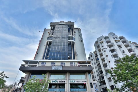Property building, Facade/entrance, Day