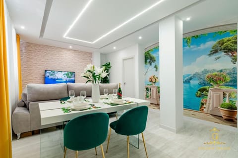 TV and multimedia, Seating area, Dining area