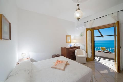 Photo of the whole room, Bedroom, Sea view
