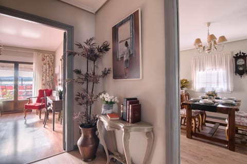 Living room, Lobby or reception, Seating area, Dining area