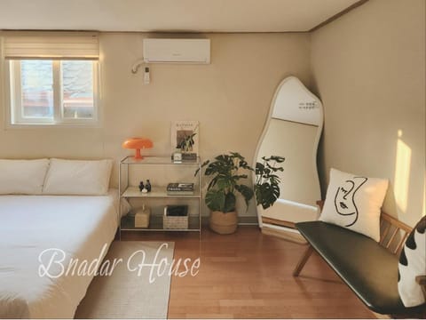 Bed, Bedroom, internet, air conditioner