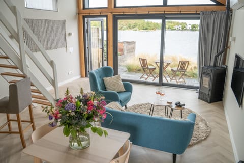 TV and multimedia, View (from property/room), Balcony/Terrace, Living room, Seating area