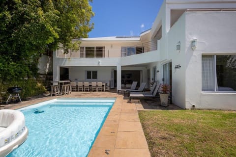 Garden view, Pool view, Swimming pool, sunbed