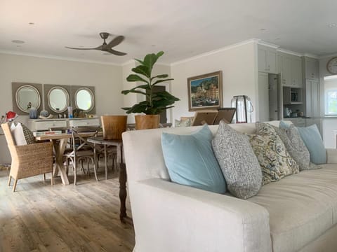 TV and multimedia, Living room, Dining area