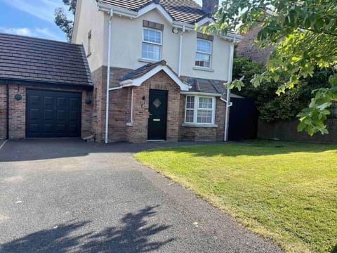 Spacious 4 bedroom house with large garden House in Northern Ireland