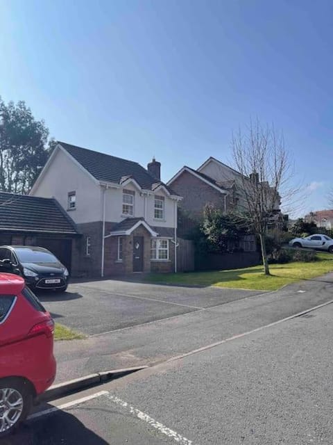 Spacious 4 bedroom house with large garden House in Northern Ireland