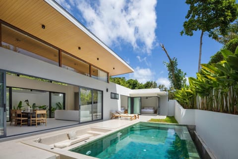 Property building, Patio, Garden, Balcony/Terrace, Swimming pool, sunbed