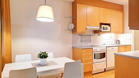 Kotimaailma Apartments - Tilava saunallinen & parvekkeellinen kaksio - Keernakatu Apartment in Finland