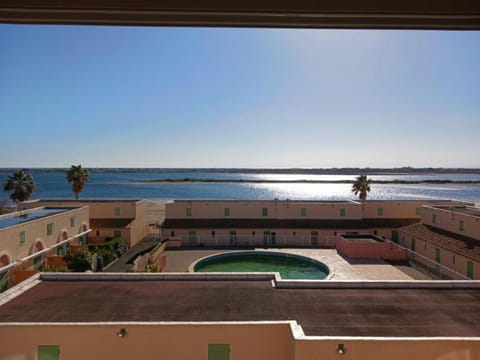 Pool view, Sea view