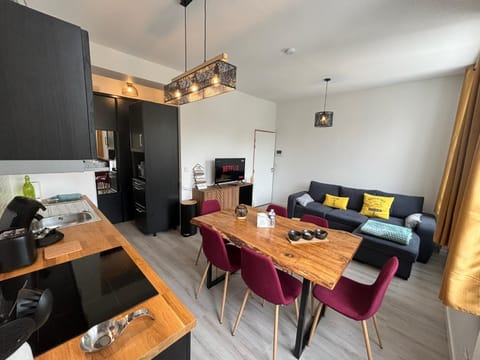 TV and multimedia, Living room, Seating area, Dining area, oven