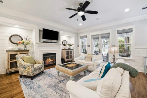 Patio, TV and multimedia, Living room, Family, fireplace