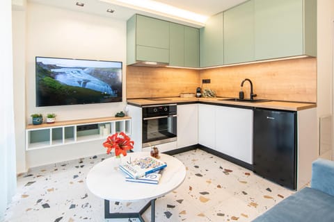 TV and multimedia, Kitchen or kitchenette, Living room, oven, stove
