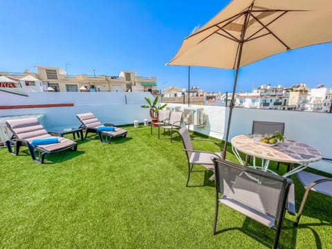 Balcony/Terrace, furniture, sunbed