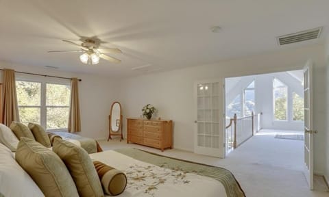 16 mi To DT Asheville, FP, Ping Pong, Air Hockey House in Weaverville