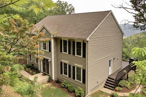 12 mins to DT Asheville & Biltmore, Fire pit, View House in Asheville