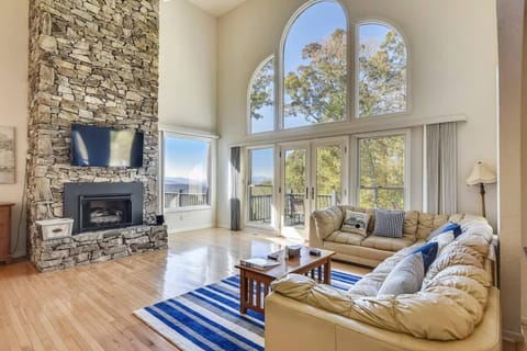 10 Min TO DT Asheville, Apartment Incl House in Asheville