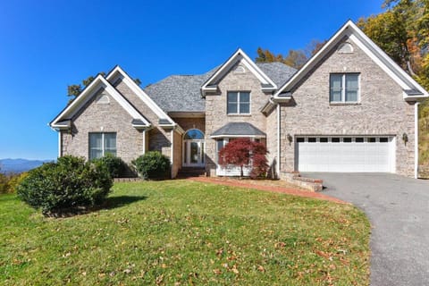 10 Min TO DT Asheville, Apartment Incl House in Asheville