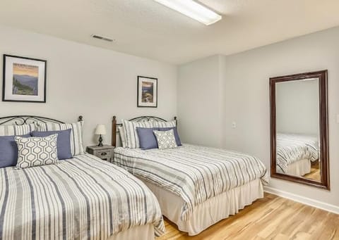 10 Min TO DT Asheville, Apartment Incl House in Asheville